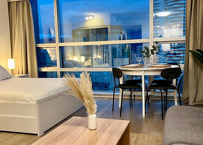 Stunning Skyline Views In A Cozy And Stylish Abode